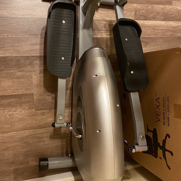 Elliptical Machine - Picture 3 of 4